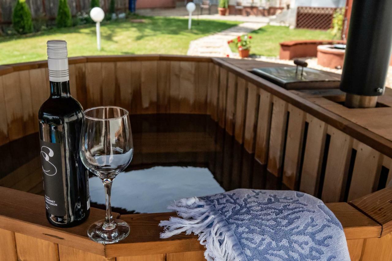 Vadszőlő Apartmanház Gyomaendrőd Exterior foto